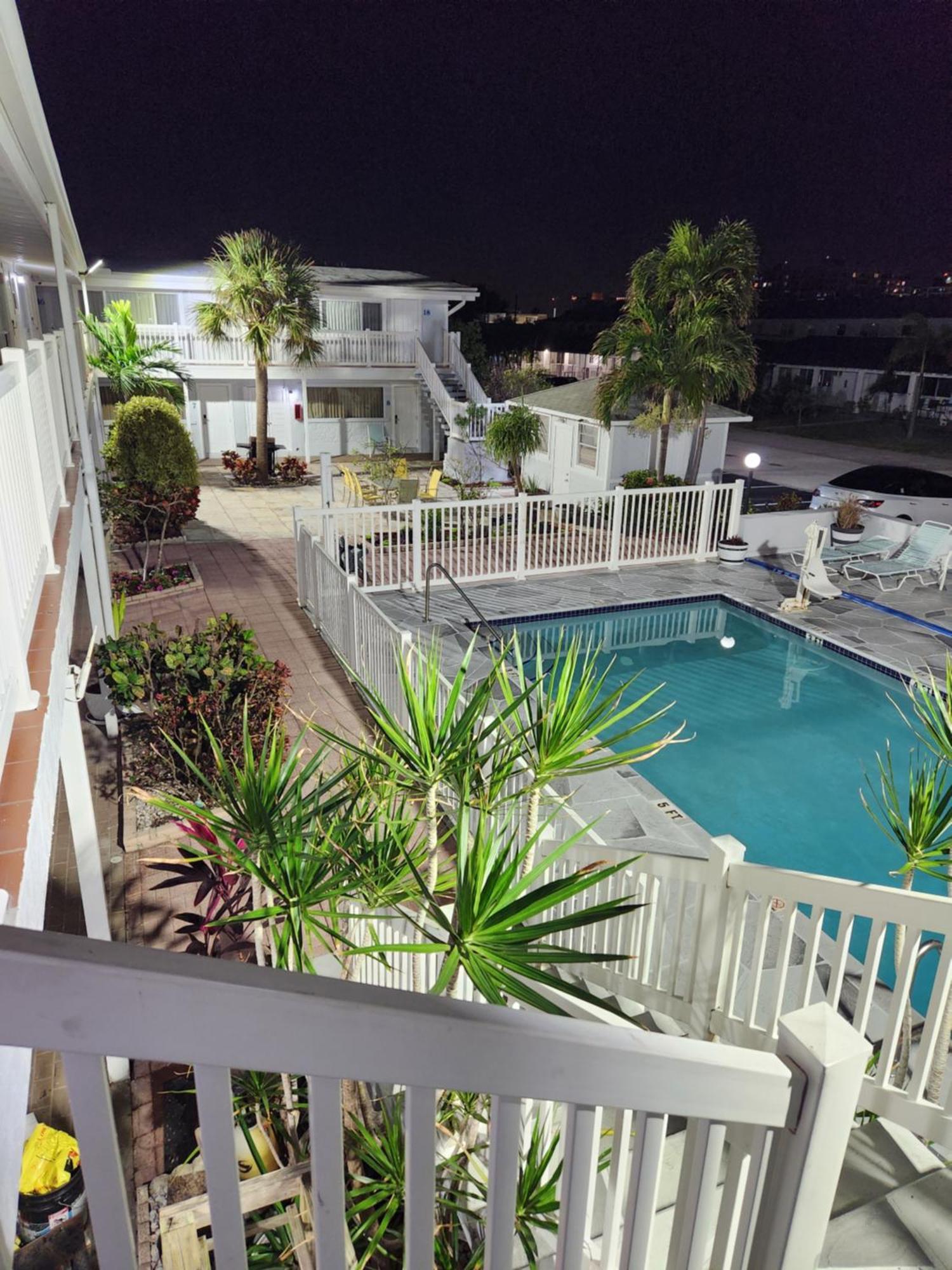 The Palms On Ocean Motel Pompano Beach Exterior photo